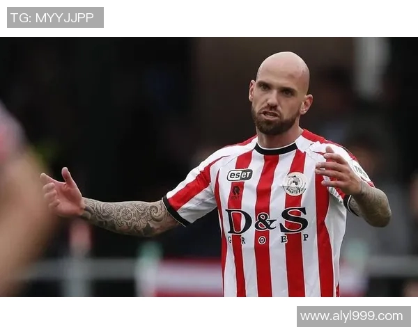 康斯巴达与前进之鹰的激烈对决揭示了足球战术与团队合作的重要性